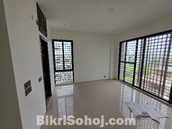 Unregistered 2440 Sft Ready Apartment at Bashundhara